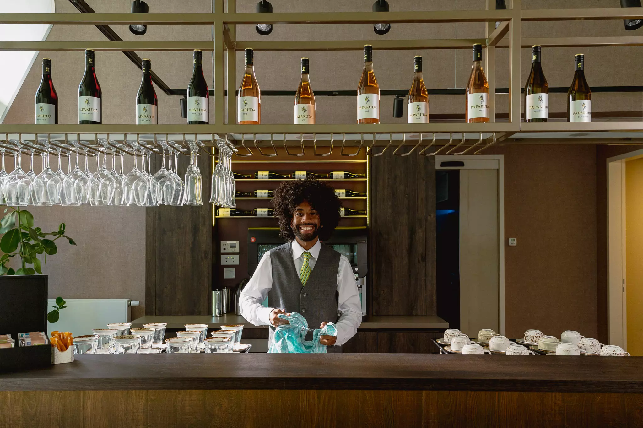 Werken in de horeca op gunstige tijden én betekenisvol zijn? Dat kan als horecamedewerker in de uitvaart. ✅ Openstaande vacatures ✅ Door heel Nederland.