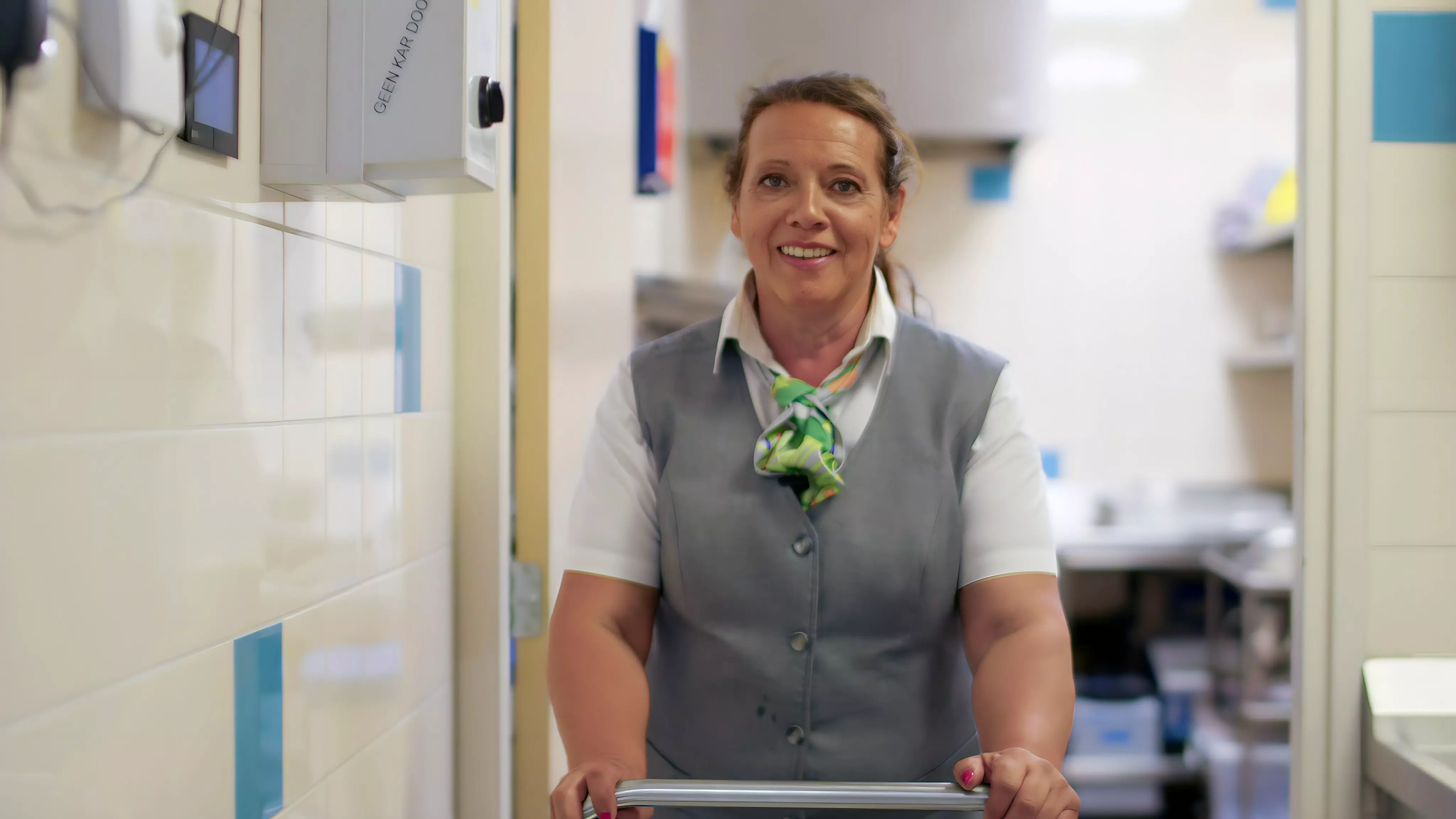 Marleen van Rijthoven werkt in de horeca bij DELA en vertelt wat ze zo mooi vindt aan haar werk. 