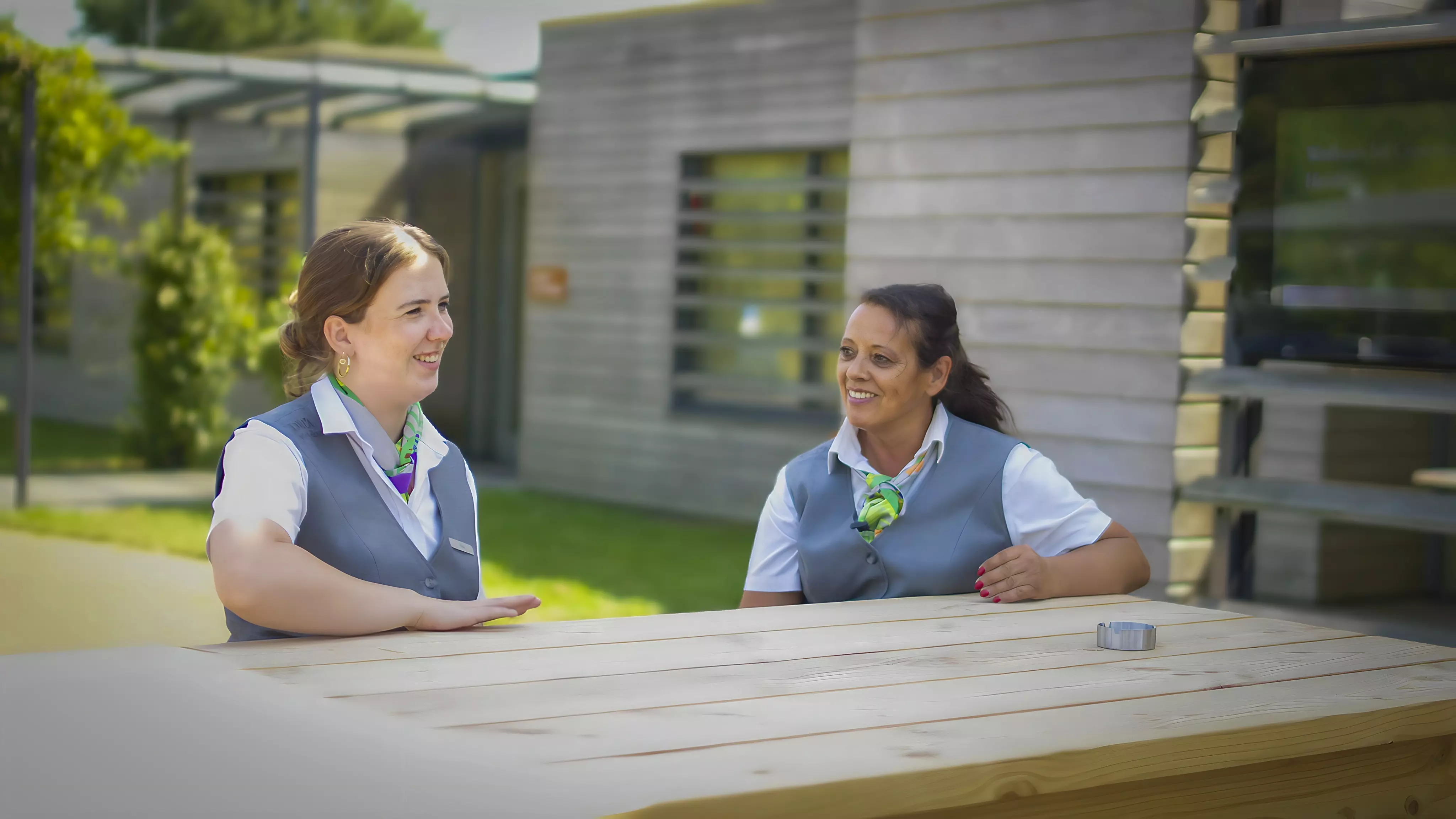 Eva Boerjan werkt in de horeca en vertelt over het combineren van haar studie met een bijbaan bij DELA. 